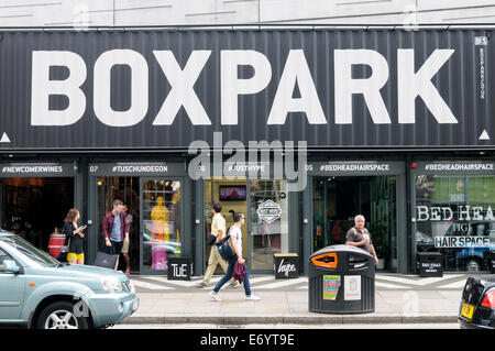 Une fenêtre pop-up mall situé au coeur de l'Est de Londres. Banque D'Images