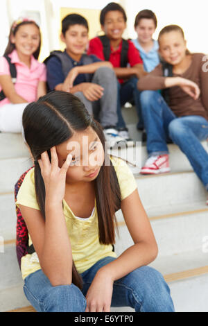 Fille de l'intimidation à l'école Banque D'Images