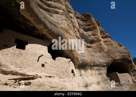 USA, Nouveau Mexique, Gila Cliff dwellings National Monument, construit il y a plus de 700 ans Banque D'Images