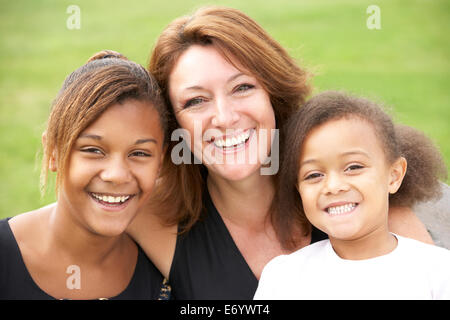 Mère et filles de race mixte Banque D'Images
