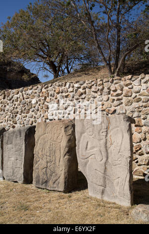 Mexique, Oaxaca, Monte Alban, Galerie des danseurs (les répliques, les originaux se trouvent dans le musée de Monte Alban) Banque D'Images