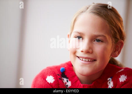 Portrait of Girl Wearing Christmas Jumper Banque D'Images