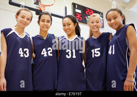 Les membres de l'équipe de basket-ball féminin High School Banque D'Images