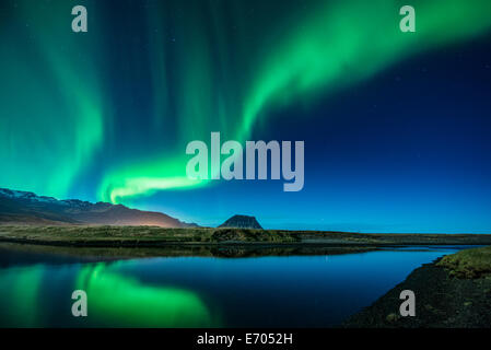 Aurore boréale au-dessus de Grundarfjordur, Mt. Dans Kikjufell Centre, Glasgow, Islande Banque D'Images