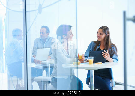 Business people au cours du déjeuner Banque D'Images