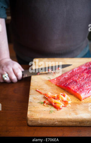 Man making gravlax Banque D'Images