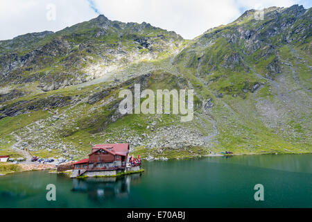 Paysage de Balea lac, montagnes de Fagaras, la Roumanie à l'été. Banque D'Images