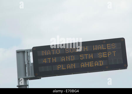 Bristol, Royaume-Uni. 2e septembre 2014. Un signe électronique met en garde les automobilistes à planifier à l'avance pour la sécurité de l'OTAN 2014 Sommet de Cardiff au Pays de Galles du Sud : Crédit amer ghazzal/Alamy Live News Banque D'Images