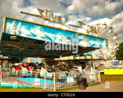 Silver Streak amusement park ride Banque D'Images