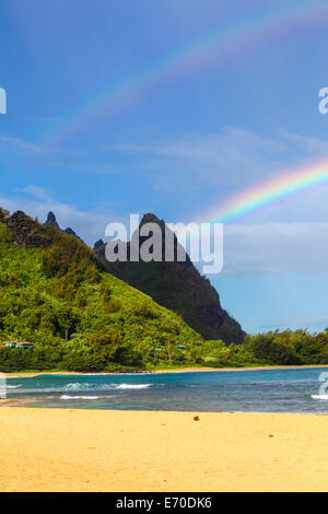 Les arcs-en-ciel double plus de Mt. Makana, appelé Bali Hai, sur Kauai Banque D'Images