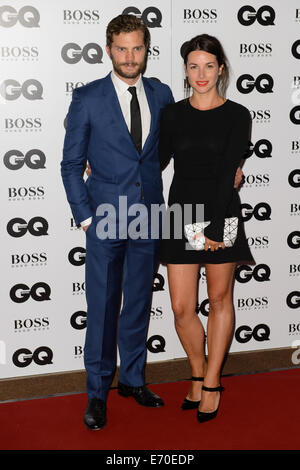 Jamie Dornan et Amelia Warner arrivent pour le GQ Hommes de l'année 2014. Banque D'Images