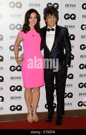 Ronnie Wood et Sally Wood arrivent pour le GQ Hommes de l'année 2014. Banque D'Images