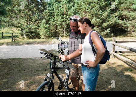 Maison de famille sur un vélo, Giby, Pologne Banque D'Images