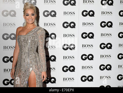 Rita Ora arrive pour le GQ Hommes de l'année 2014. Banque D'Images