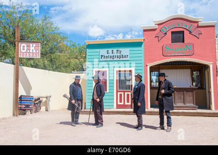 Acteurs participe à la reconstitution de l'OK Corral gunfight à Tombstone , Arizona Banque D'Images