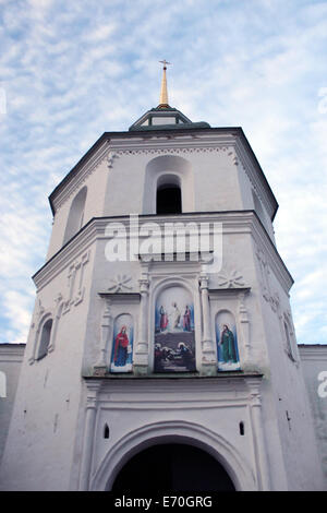 Architecture du monastère dans Novgorod-Severskiy dans tour Banque D'Images