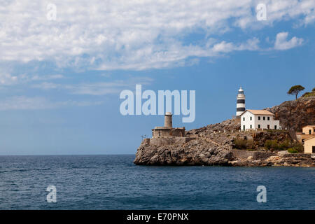 Punta de sa Creu avec le Sa Creu phare et les vestiges de l'Bufador, phare de Port de Soller, Soller, Majorque Banque D'Images