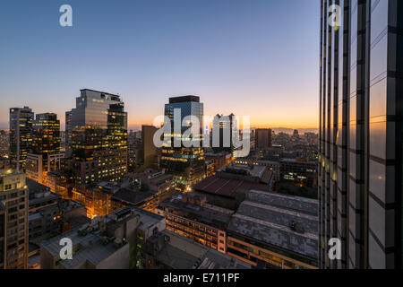 Vue aérienne du centre ville de nuit, Santiago Santiago, Chili Banque D'Images