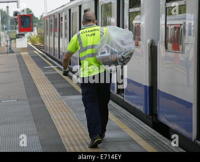 Londres, Royaume-Uni. Sep, 2014 3. Métro de Londres sont voté sur les actions en raison de l'introduction d'un système de pointage d'empreintes digitales dans le travail. L'EGI Union Européenne affirment que les employeurs du nettoyeur, ISS, portent atteinte à leurs membres les libertés civiles. Crédit : Andrew Gulland/Alamy Live News Banque D'Images