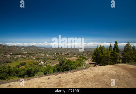 Gran Canaria, inland, vue en direction de San Mateo, las palmas au loin, sentier de randonnée pédestre Banque D'Images