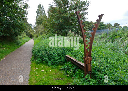 Zip géant Mile Markers marriotts sculpture Rail way Norfolk Banque D'Images