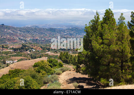 Gran Canaria, inland, vue en direction de San Mateo, las palmas au loin, sentier de randonnée pédestre Banque D'Images