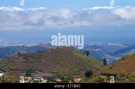 Gran Canaria, inland, vue en direction de San Mateo, Las Palmas dans le lointain Banque D'Images