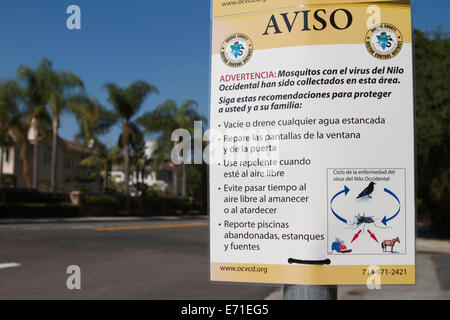 Orange County, Californie, USA. 3 Septembre, 2014. Le Orange County District de contrôle des vecteurs des panneaux affichés dans les quartiers de résidents d'avertissement du danger du virus du Nil occidental les moustiques positifs . Après. Santa Ana) - UN Seal Beach résidant dans son 80s avec des conditions médicales sous-jacentes est décédé la semaine dernière avec des complications de l'infection au virus du Nil occidental. Résultats de test a reçu cette semaine a confirmé l'infection au VNO ; dont elle avait la forme plus grave, maladie neuroinvasive West Nile. Credit : Duncan Selby/Alamy Live News Banque D'Images