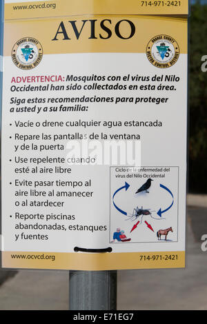 Orange County, Californie, USA. 3 Septembre, 2014. Le Orange County District de contrôle des vecteurs des panneaux affichés dans les quartiers de résidents d'avertissement du danger du virus du Nil occidental les moustiques positifs . Après. Santa Ana) - UN Seal Beach résidant dans son 80s avec des conditions médicales sous-jacentes est décédé la semaine dernière avec des complications de l'infection au virus du Nil occidental. Résultats de test a reçu cette semaine a confirmé l'infection au VNO ; dont elle avait la forme plus grave, maladie neuroinvasive West Nile. Credit : Duncan Selby/Alamy Live News Banque D'Images