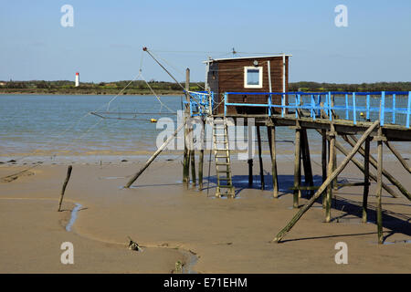 Une cabane de pêche carrelet, Charente-Maritime, Côte Atlantique, France Banque D'Images