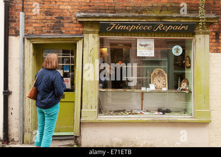 Clock and watch repair shop, Steep Hill, Lincoln, UK Banque D'Images