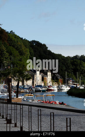 Port De Dinan et la Rance, Bretagne, France Banque D'Images