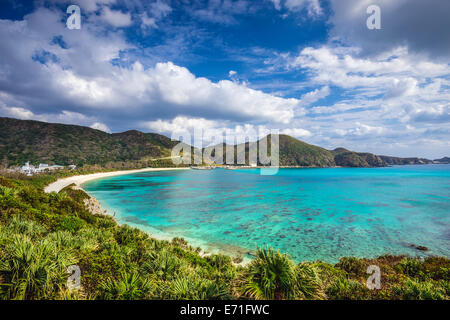 Sur la plage de Aharen Tokashiki Island à Okinawa, au Japon. Banque D'Images