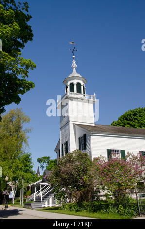 USA, Michigan, Mackinac Island, rue Principale (aka Huron). Historique Mission Church, c. 1829-1830. Banque D'Images