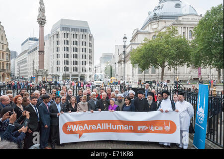 L'Abbaye de Westminster, Londres, Royaume-Uni. 3e septembre 2014. Les chrétiens, les gens de toutes les confessions et non-croyants ont été invités à rejoindre l'archevêque de Canterbury et d'autres dirigeants religieux de tous les coins du Royaume-Uni dans une manifestation silencieuse devant l'abbaye de Westminster. Credit : Lee Thomas/Alamy Live News Banque D'Images