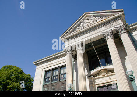 USA, New England, Bristol, Rhode Island. Colt historique Memorial School. Banque D'Images