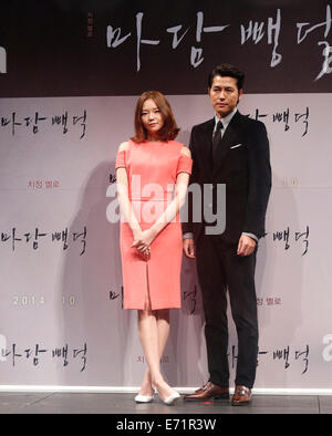 Esom et Jung Woo-Sung, Sep 02, 2014 : l'acteur sud-coréen Jung Woo-sung (R) et l'actrice Esom assister à une conférence de presse pour son nouveau film "Scarlet Innocence' à Séoul, Corée du Sud. © Lee Jae-Won/AFLO/Alamy Live News Banque D'Images