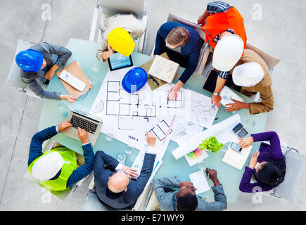 Les architectes et designers travaillant au bureau Banque D'Images