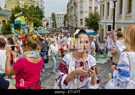 Andriyivskyy uzviz à la fête de l'indépendance. Banque D'Images