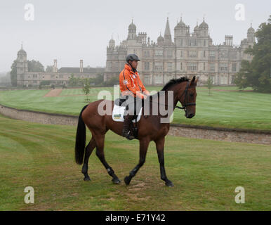 Stamford, au Royaume-Uni. 16Th Jun 2014. La Land Rover Burghley Horse Trials. Un concurrent sur l'exercice tôt, en face de Burghley House. La Land Rover Burghley Horse lieu 4e - 7e septembre. Crédit : Stephen Bartholomew/Alamy Live News Banque D'Images