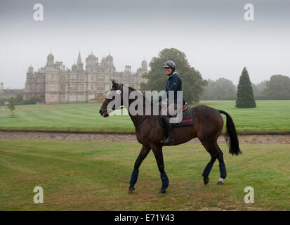 Stamford, au Royaume-Uni. 16Th Jun 2014. La Land Rover Burghley Horse Trials. Polly Jackson [FRA] équitation Highland charme sur exercice tôt, en face de Burghley House. La Land Rover Burghley Horse lieu 4e - 7e septembre. Crédit : Stephen Bartholomew/Alamy Live News Banque D'Images