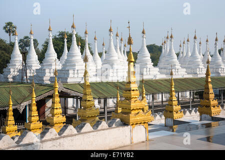 Atthakatha ou chedis stupas, Sandamuni Paya ou pagode Sandamuni, temple complexe à Mandalay, Myanmar, région de Mandalay Banque D'Images