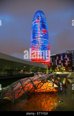 Torre Agbar, l'architecte Jean Nouvel, au crépuscule, l'Avinguda Diagonal, Barcelone, Espagne, ​​Catalonia Banque D'Images