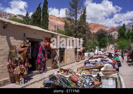 Sur la place principale du marché, purmamarca, province de Jujuy, Argentine Banque D'Images