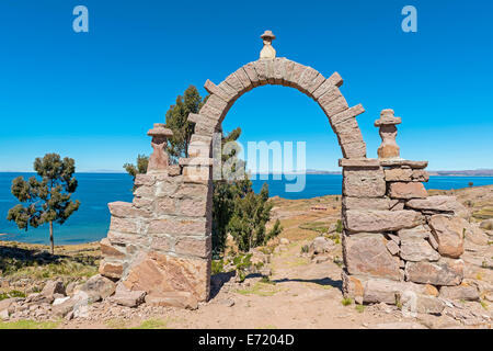 L'île de Taquile, Archway, Lac Titicaca, Pérou Banque D'Images