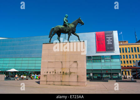 Statue de Carl Gustav Mannerheim, général et le président finlandais, en face du bâtiment Kiasma (1998), Helsinki, Mannerheimintie, Fin Banque D'Images