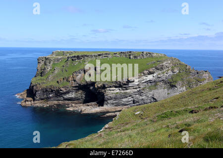 L'île où se trouvent les ruines du château sont situées King Arthurs Banque D'Images