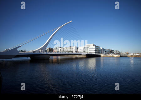 Samuel Beckett, pont enjambant la rivière Liffey, dans la ville de Dublin, Irlande Banque D'Images