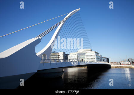 Samuel Beckett, pont enjambant la rivière Liffey, dans la ville de Dublin, Irlande Banque D'Images