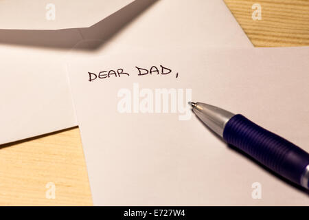 La beginnin d'une lettre au père Banque D'Images